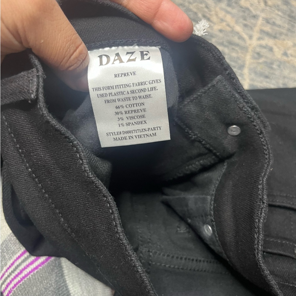 Daze Shy Girl Crop Flare in After Party Black Sz 25 NWT - Picture 8 of 11